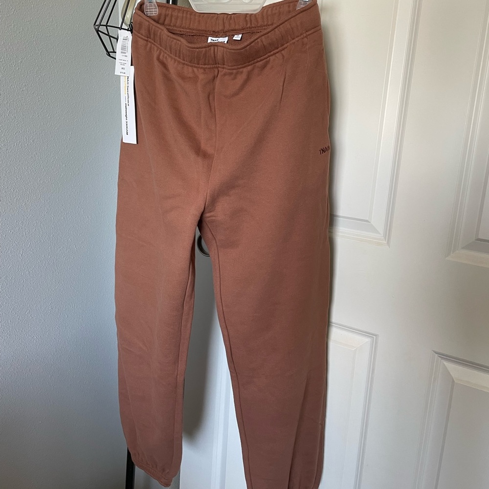 FINAL PRICE OR GOING TO RETURN - NWT TNA / ARITZIA COZY FLEECE SWEATPANTS 🤎 - Picture 2 of 9